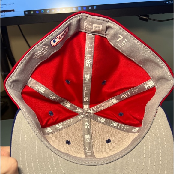 MLB Phillies New Era 5950 Size 7-7/8
Like new. Pet Free/Smoke free home. - Picture 2 of 2